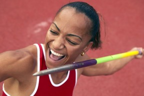 拳击比赛激烈开打 冠军宝座悬念丛生，拳击夺冠