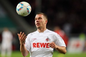 尤文图斯引援补强，中场实力大幅提升，争夺意甲桂冠