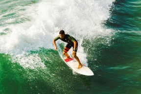 施瓦茨以高配速完成前400米，施瓦茨科普