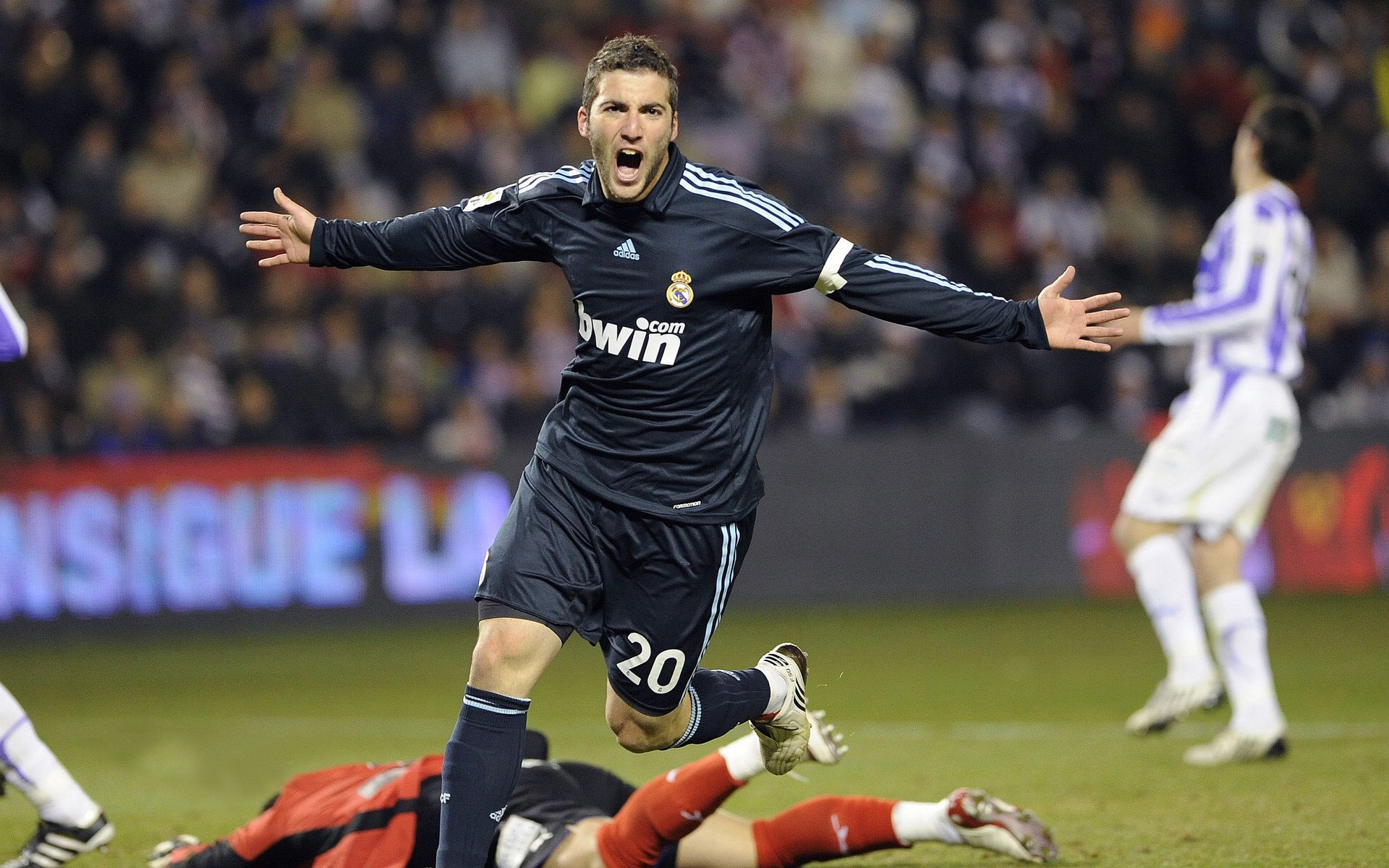 荷兰队在国际比赛中延续佳绩，晋级在望