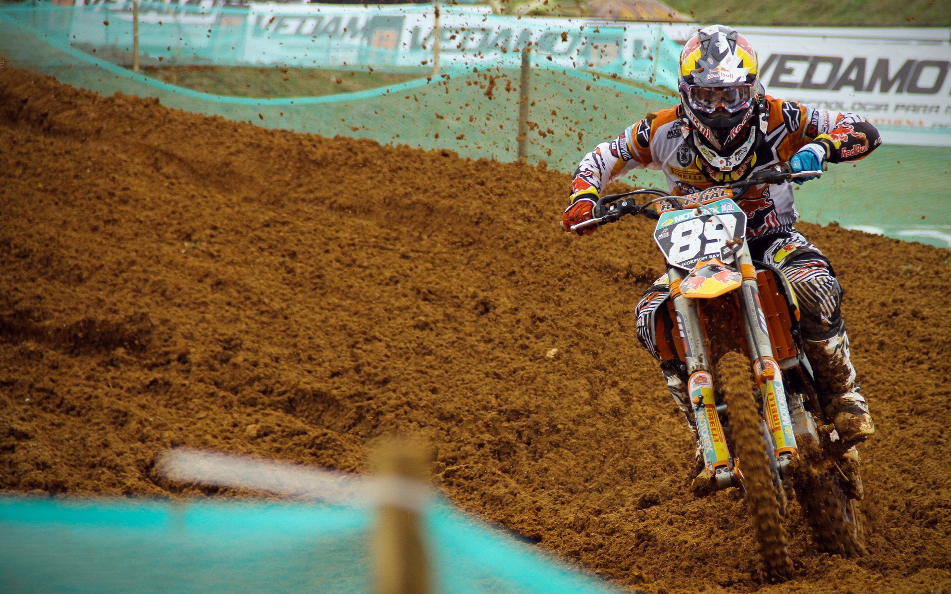 步行者外线火力强劲，连续命中三分引全场欢呼，户步行者